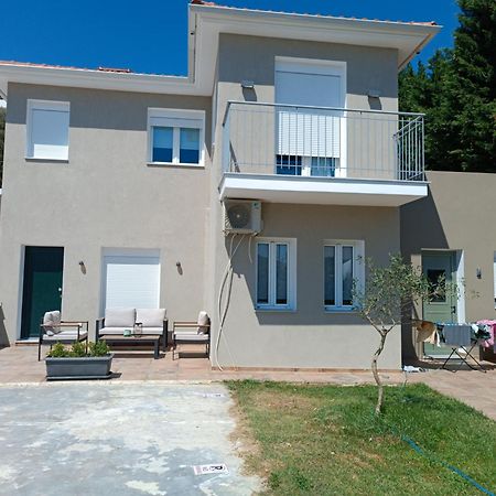 Maya Apartments, Modern And Convenient Apartments With Private Parking Skiathos Town Exterior foto