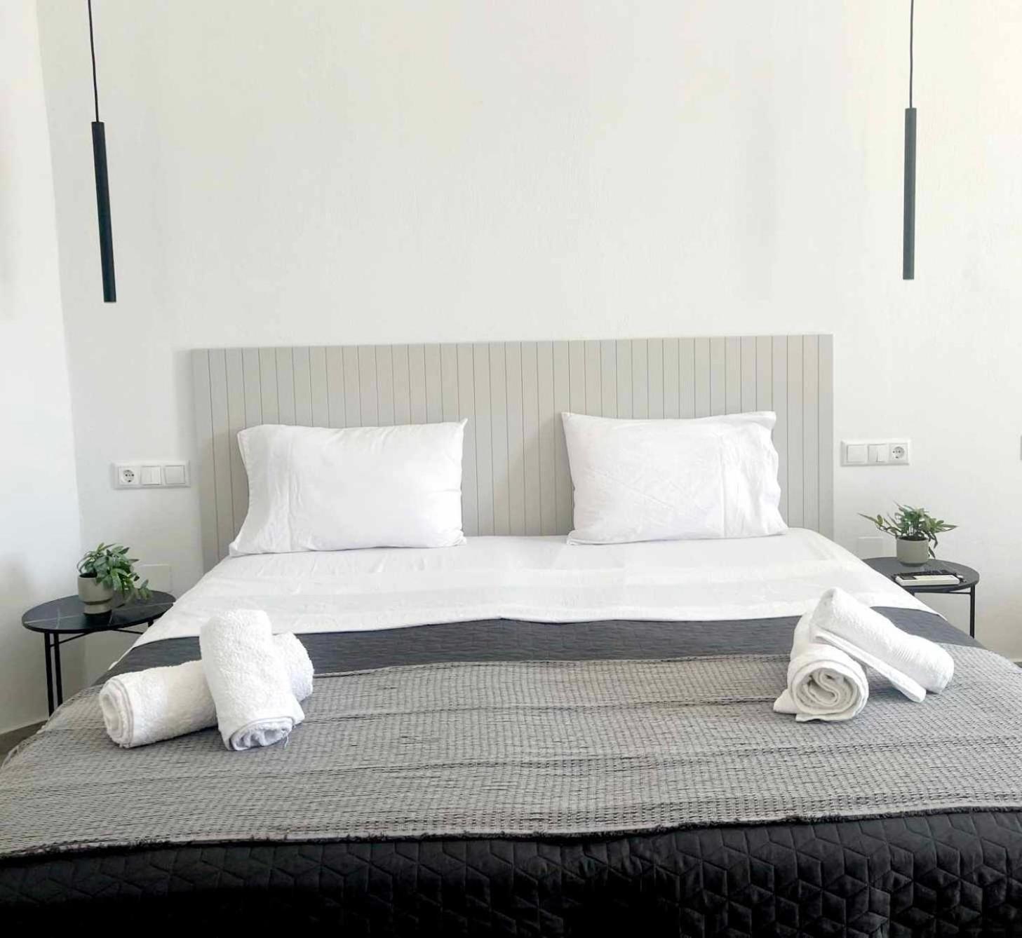 Maya Apartments, Modern And Convenient Apartments With Private Parking Skiathos Town Exterior foto