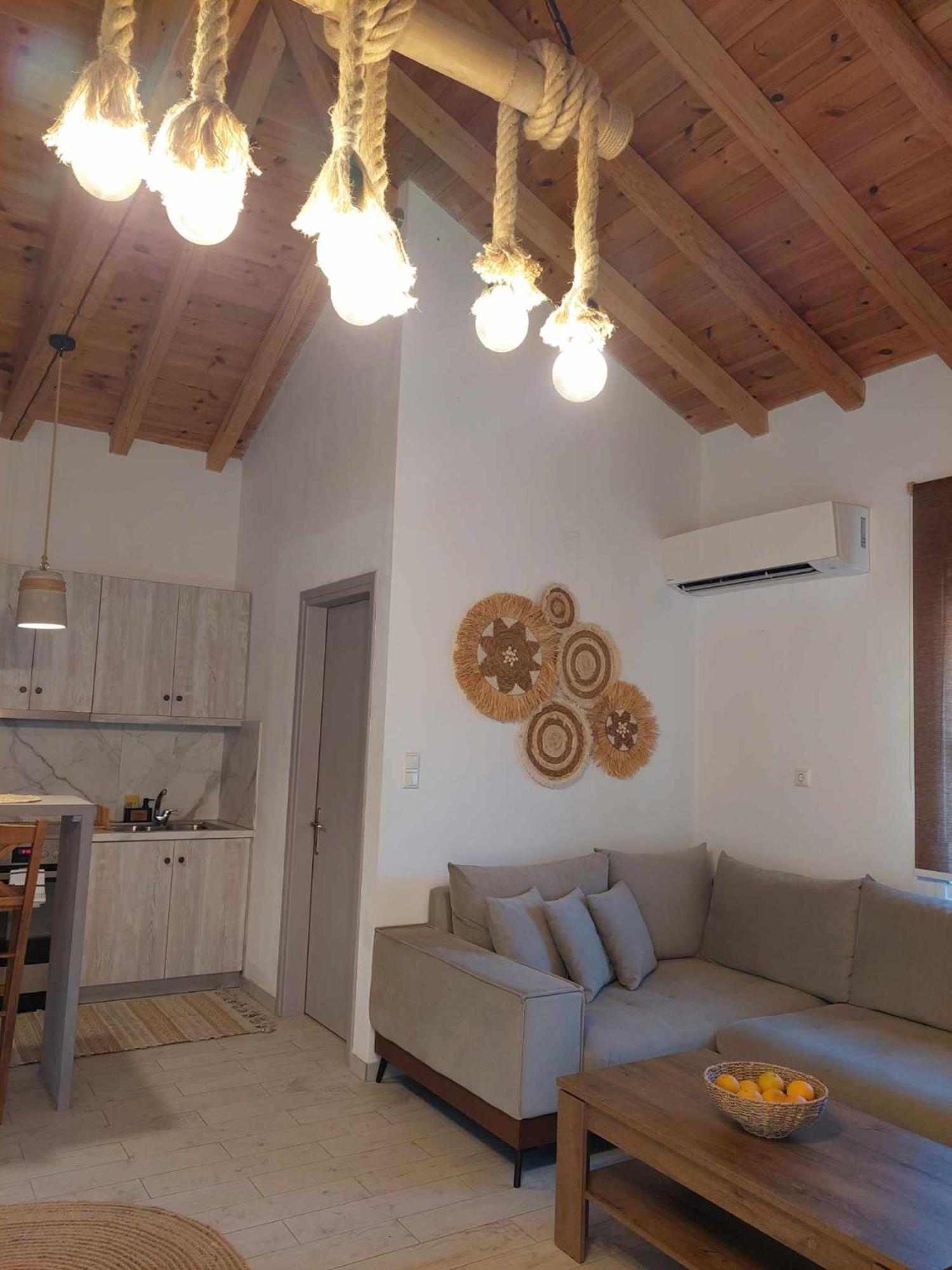 Maya Apartments, Modern And Convenient Apartments With Private Parking Skiathos Town Exterior foto