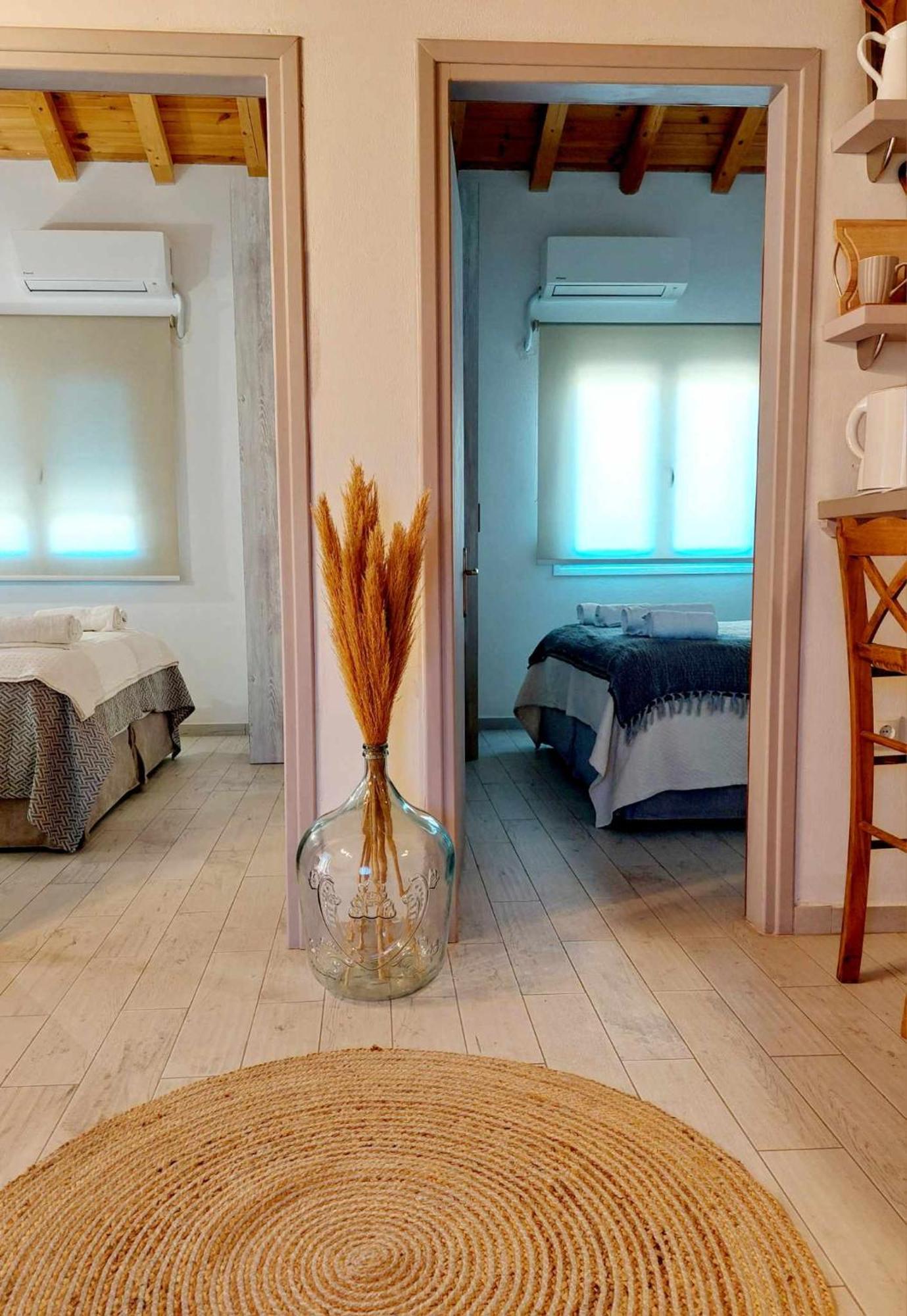 Maya Apartments, Modern And Convenient Apartments With Private Parking Skiathos Town Exterior foto