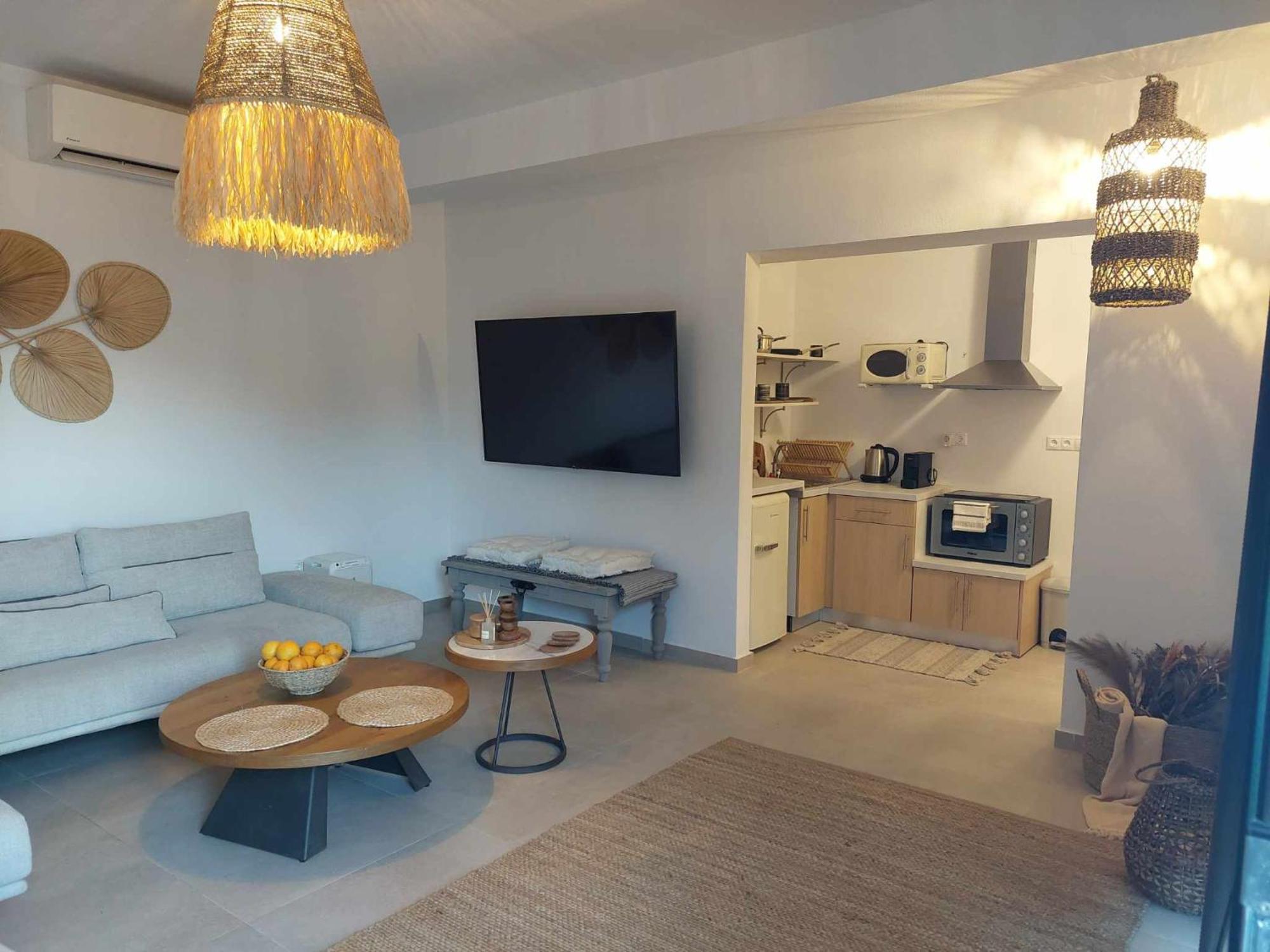 Maya Apartments, Modern And Convenient Apartments With Private Parking Skiathos Town Exterior foto