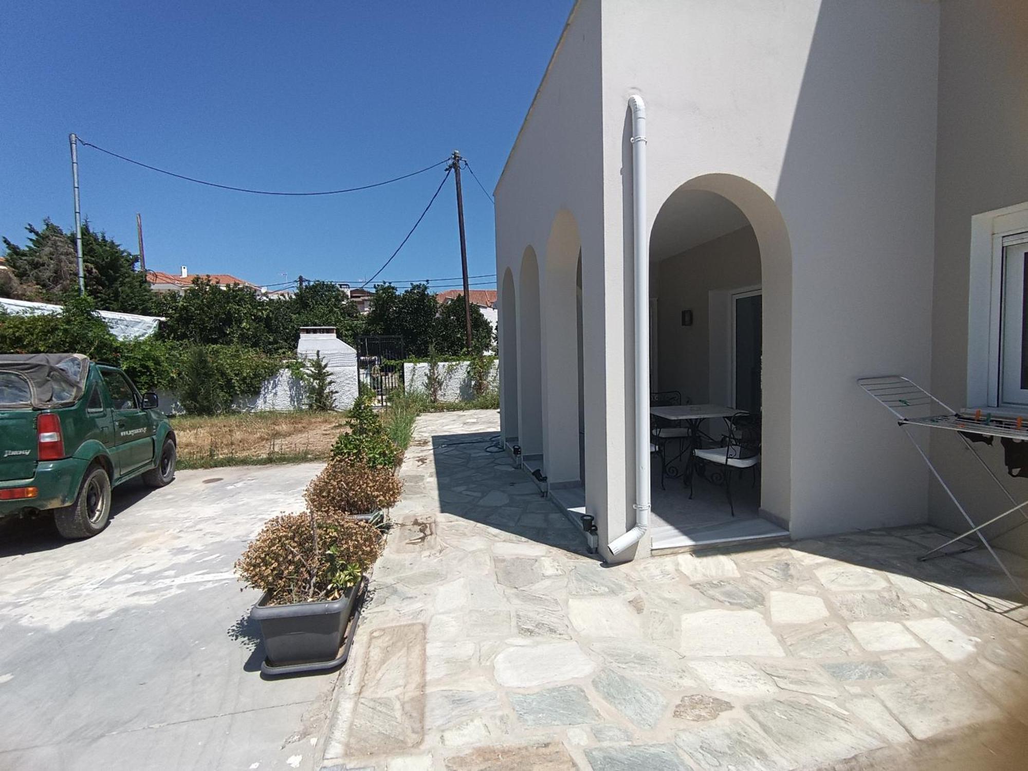 Maya Apartments, Modern And Convenient Apartments With Private Parking Skiathos Town Exterior foto