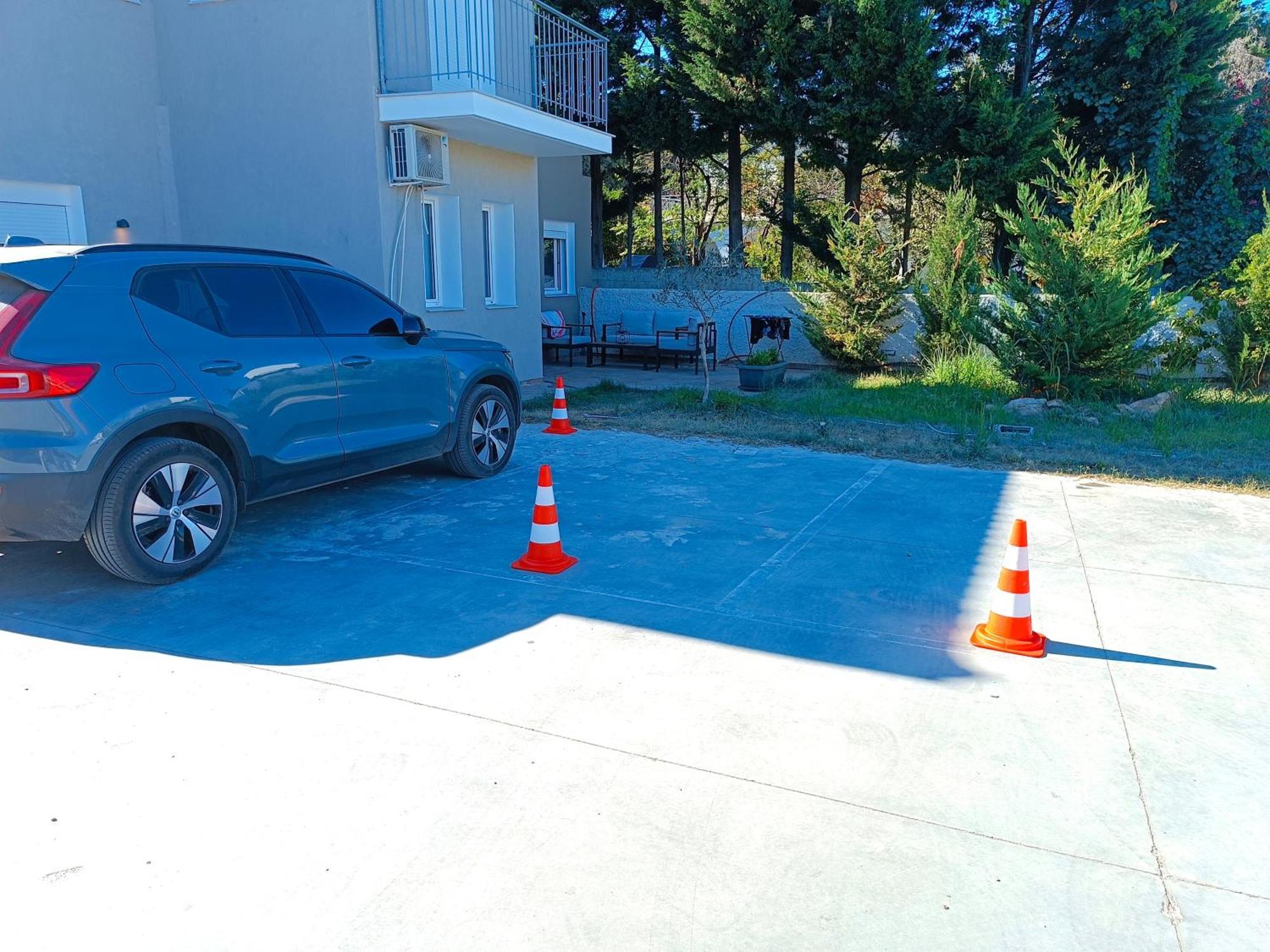 Maya Apartments, Modern And Convenient Apartments With Private Parking Skiathos Town Exterior foto